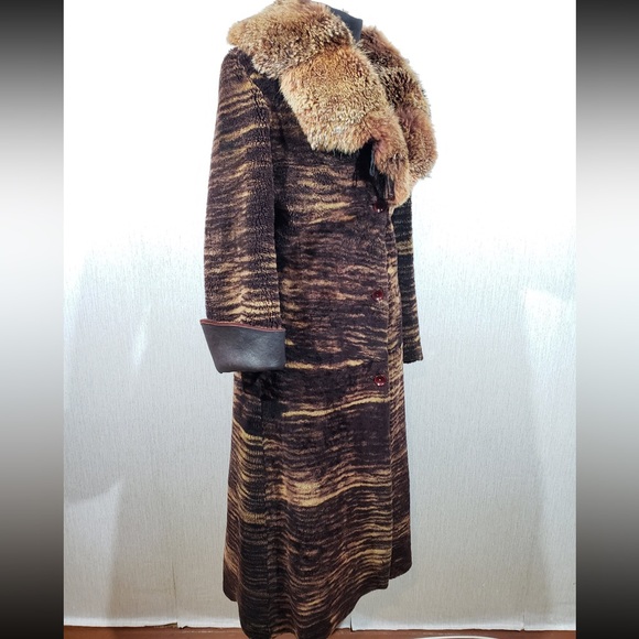 Woman’s Vintage Two-Sided Sheepskin Coat - Picture 8 of 11